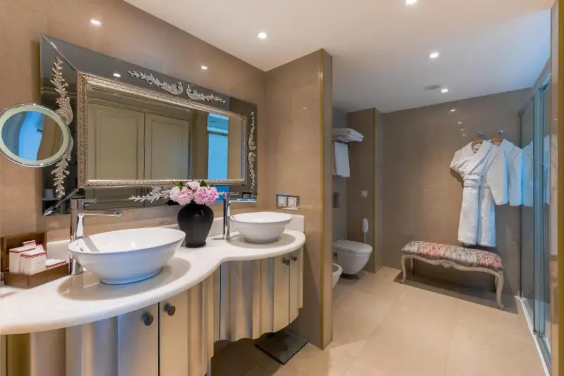 Luxury Suite