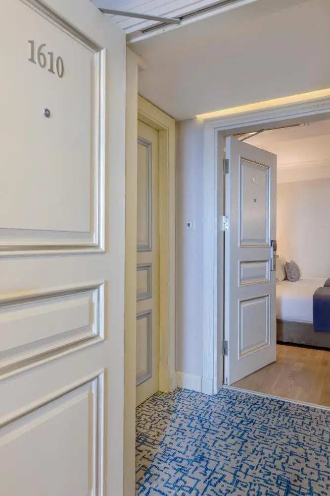 Connecting Room (Family Room)